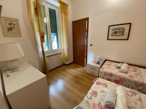 2 chambres, fer et planche à repasser, Wi-Fi, draps fournis