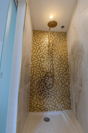 Hair dryer, towels, soap, toilet paper - T2 renovated - AC - 5 min from Palais (Cannes)