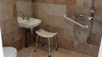 Een douche, toiletpapier