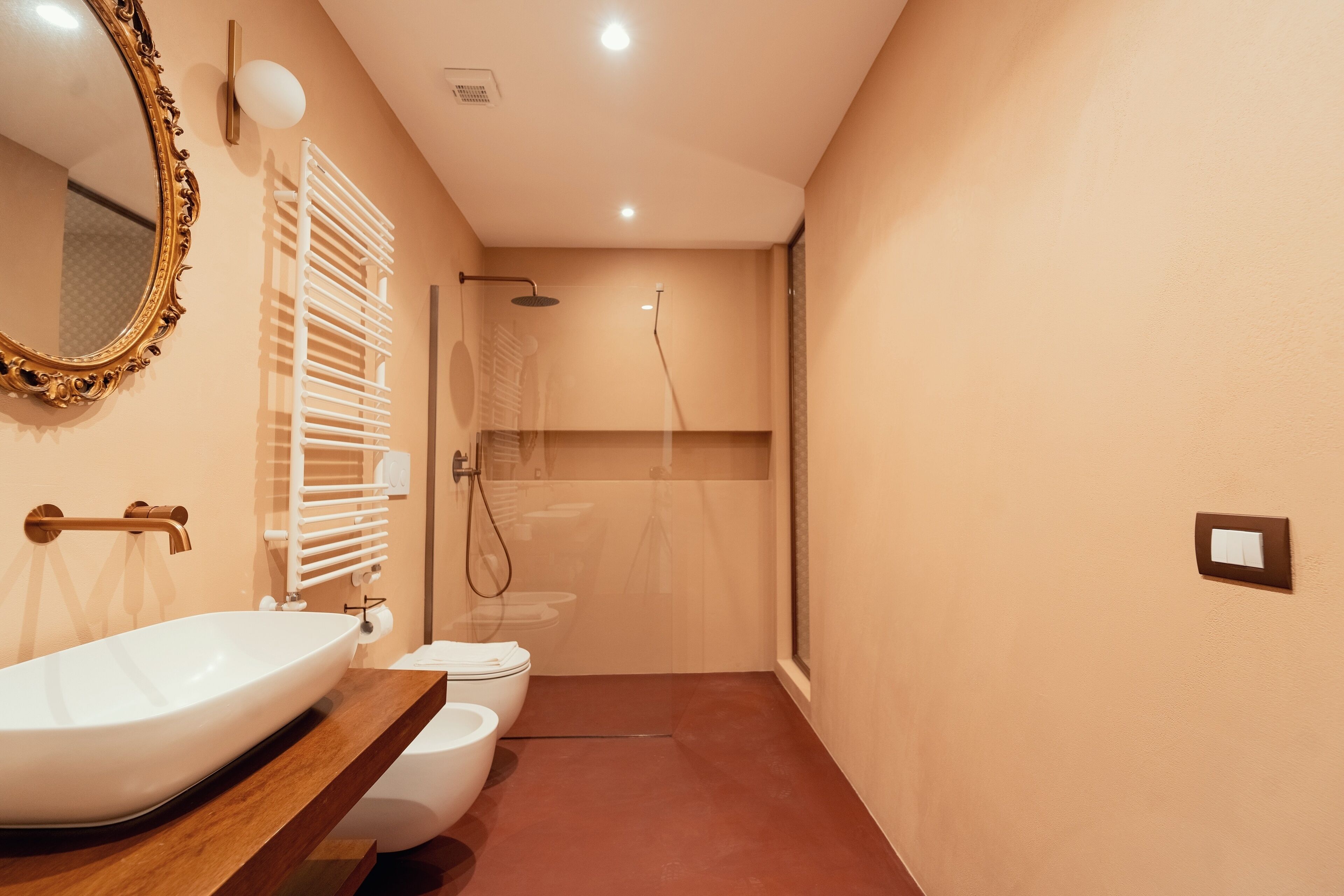 Superior Double Room | Bathroom | Shower, towels, soap, shampoo