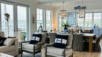 Premium Villa, 3 Bedrooms, Balcony, Ocean View | Dining room