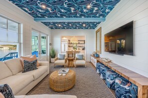 Villa – exclusive, 3 soverom, havutsikt | Oppholdsområde | En 32-tommers LED-TV med Parabol-TV