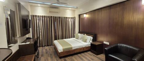 Superior Double Room | Desk, laptop workspace, iron/ironing board, free WiFi