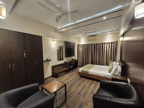 高级双人房 | 办公桌、笔记本电脑工作区、熨斗/熨衣板、免费 WiFi