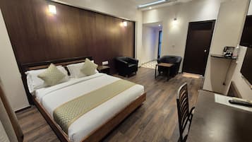 Superior Double Room | Desk, laptop workspace, iron/ironing board, free WiFi