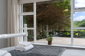 4 habitaciones, tabla de planchar con plancha, wifi y ropa de cama 