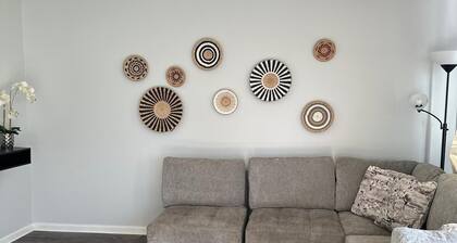 Cozy 3-Bedroom Ranch style house with Huge Backyard & Fire pit