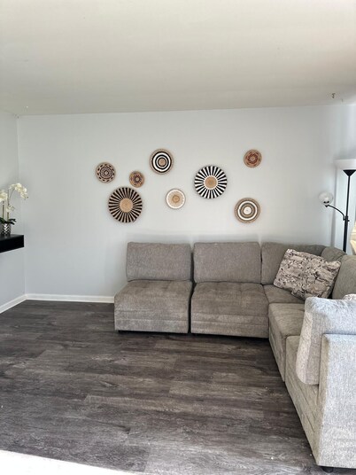 Cozy 3-Bedroom Ranch style house with Huge Backyard & Fire pit