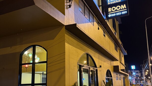 A building with a sign for 'Wung Phoenix Sky Bar Restaurant & Beach Bar Room' and a contact number. - Phoenix Room (Pathio)