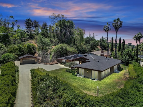 Private Hilltop Retreat · 180° City Light Views