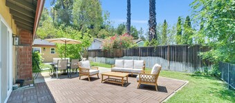 Private Hilltop Retreat · 180° City Light Views