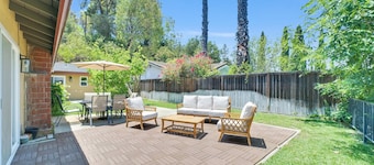Private Hilltop Retreat · 180° City Light Views