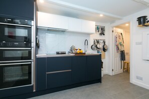 Fridge, microwave, oven, coffee/tea maker