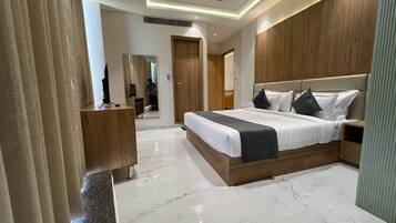 Luxury Suite, City View | Laptop workspace, soundproofing, free WiFi