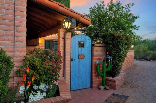 Walk to Tubac Golf Resort & Spa. Charming Tubac Villa- 2 BR, Wi-Fi, and AC