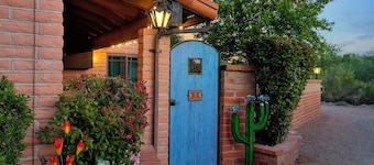 Walk to Tubac Golf Resort & Spa. Charming Tubac Villa- 2 BR, Wi-Fi, and AC