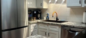 Walk to Tubac Golf Resort and Spa. Charming Tubac Townhome, 2 BR, Wi-Fi, and AC