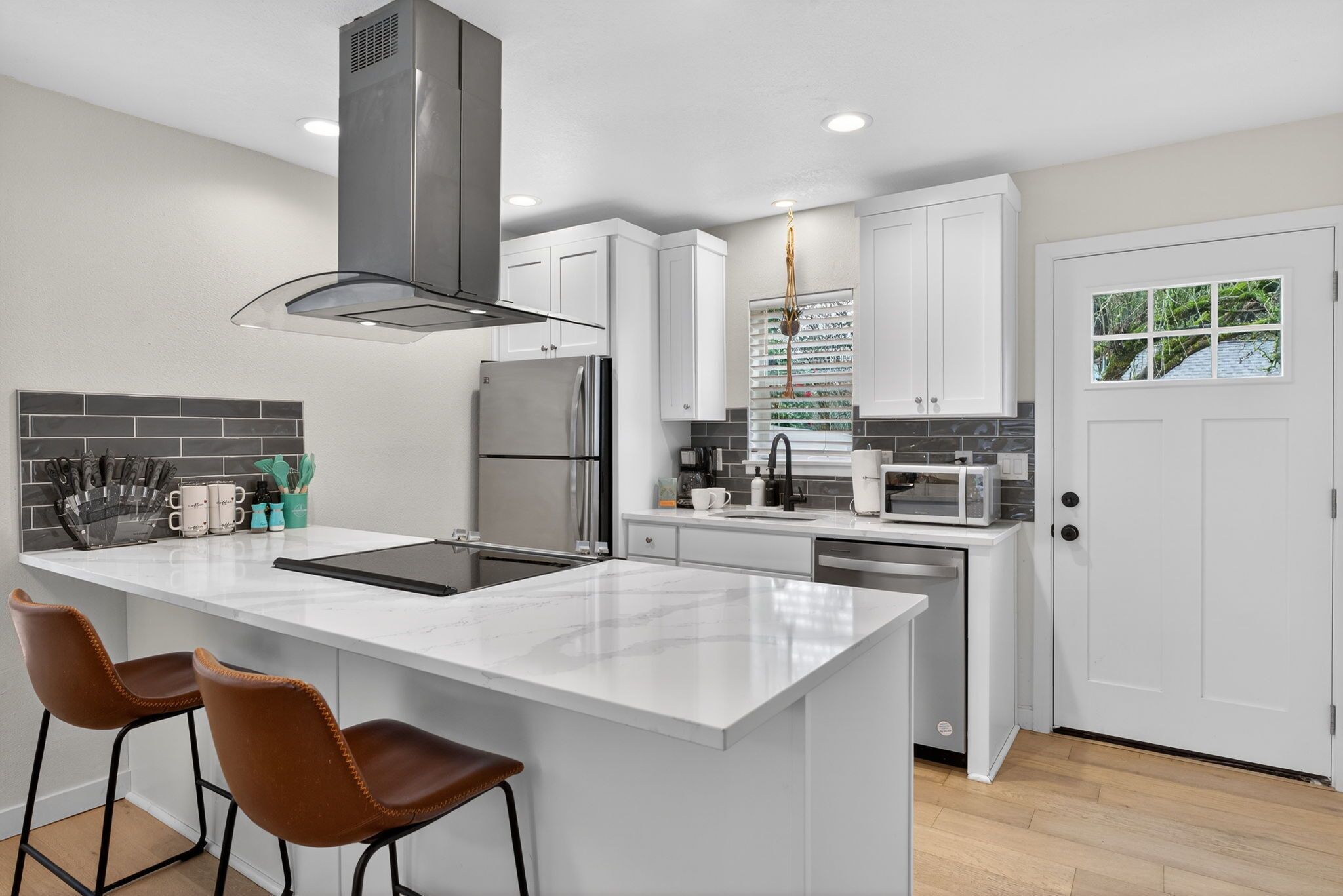 Fridge, microwave, oven, dishwasher