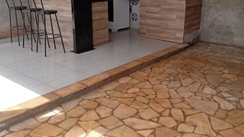 Geladeira, fogão, cooktop, cafeteira/chaleira