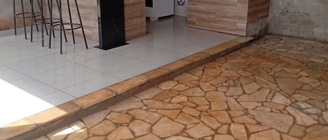 Geladeira, fogão, cooktop, cafeteira/chaleira