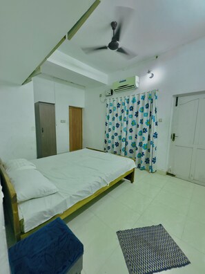 3 chambres, coffres-forts dans les chambres, fer et planche Ă repasser