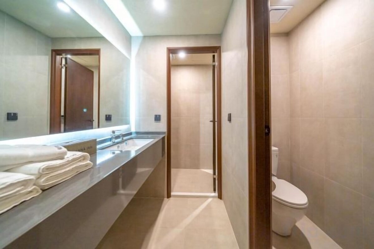 Secadora de cabello, jabón, shampoo, papel de baño 