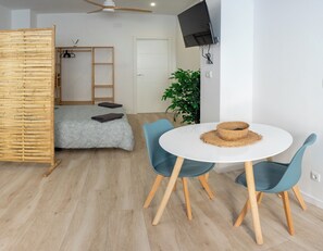 Classic Apartment, Park View | Dining room - Boho Beach Flats (València)