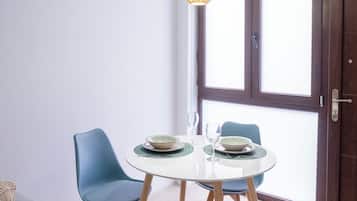 Classic Apartment, Park View, Beachside | Dining room