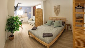 Espacio para trabajar con laptop y wifi gratis 