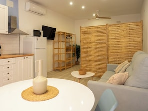 Klassiek appartement, uitzicht op park, langs het strand | Woonruimte