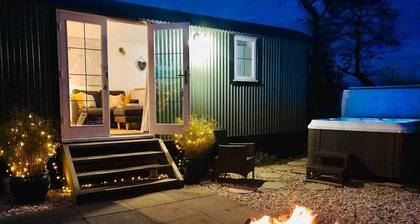 STUNNING SHEPHERDS HUT WITH HOT TUB IN BEAUTIFUL RURAL CHESHIRE, NEAR NANTWICH