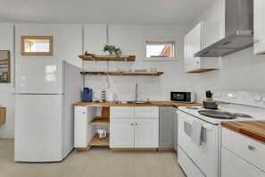 Micro-ondes, four, plaque de cuisson, serviettes en papier