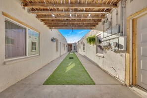 المنطقة المحيطة بالمنشأة