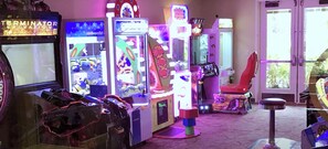 Games room - 3 Bedroom Suite with Full kitchen, WiFi, Fitness Room, AC. Near Disney World (Orlando)