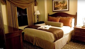3 bedrooms, iron/ironing board, WiFi, bed sheets - 3 Bedroom Suite with Full kitchen, WiFi, Fitness Room, AC. Near Disney World (Orlando)