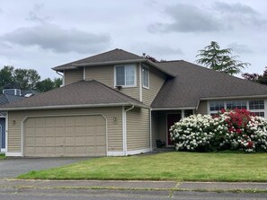 Exterior - Fabulous 4-bedroom house in Renton (Renton)