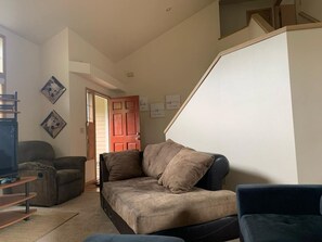 Living area - Fabulous 4-bedroom house in Renton (Renton)