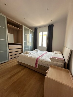 2 chambres, fer et planche à repasser, Wi-Fi, draps fournis