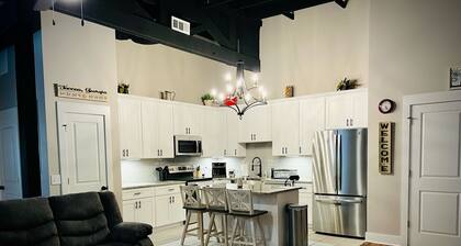 Luxury apartment 2BR/2BA in downtown Toccoa GA