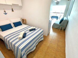 1 chambre, fer et planche à repasser, Wi-Fi, draps fournis