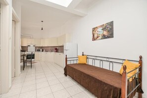 2 bedrooms, in-room safe, desk, iron/ironing board