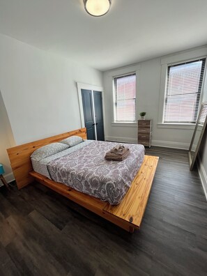 2 bedrooms, desk, iron/ironing board, WiFi