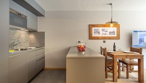 Oven, coffee/tea maker