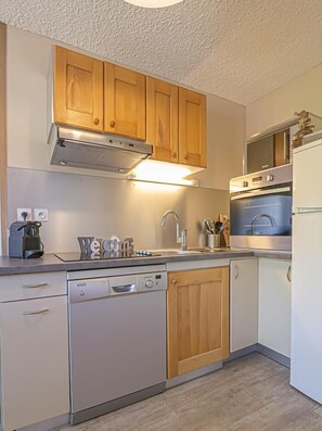 Refrigerador, microondas, horno y lavavajillas 