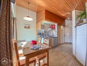 Dining - 10m from ski slopes, Ground floor, terrace, balcony, ski locker, 27m², Aussois (Aussois)