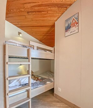 WiFi - 10m from ski slopes, Ground floor, terrace, balcony, ski locker, 27m², Aussois (Aussois)