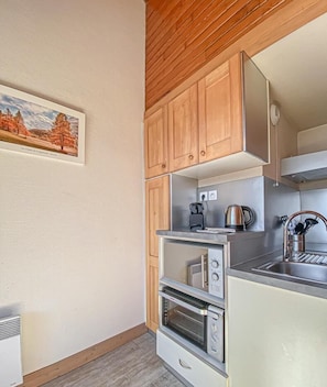 Fridge, microwave, oven, dishwasher - 10m from ski slopes, Ground floor, terrace, ski locker, 27m², Aussois (Aussois)