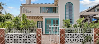 Charming 4BR/3BA Getaway, Walk to Downtown Santa Barbara & Beach, Sleeps 8