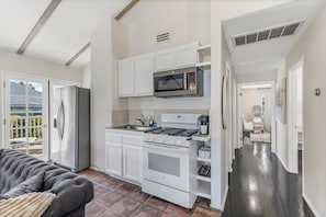 Fridge, microwave, oven, stovetop - Charming 4BR/3BA Getaway, Walk to Downtown Santa Barbara & Beach, Sleeps 8 (Santa Barbara)