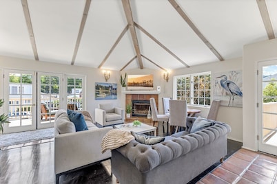 Charming 4BR/3BA Getaway, Walk to Downtown Santa Barbara & Beach, Sleeps 8